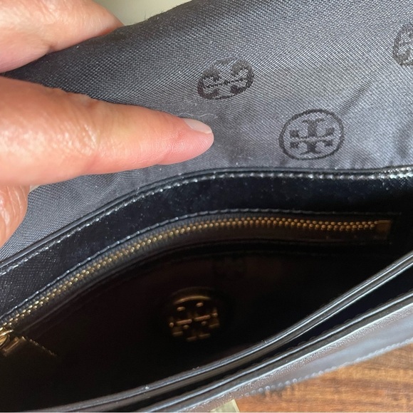 Tory Burch Adalyn Black Shoulder Bag Clutch Gold Patent Saffiano Leather - Picture 8 of 10